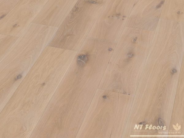 Massivholzdiele Eiche Markant - braun gespachtelt, geschliffen, weiß (15%) vorgeölt - NT Floors Leipzig