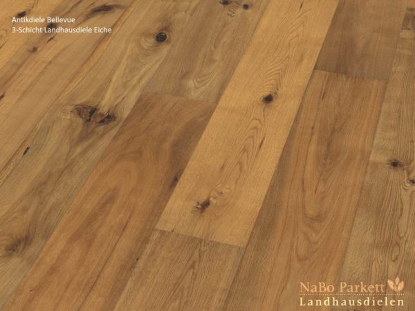 Eiche Antikdiele Bellevue - NaBo Parkett Landhausdielen - geschliffen oder handgehobelt, angeräuchert + natur geölt - Perspektivansicht
