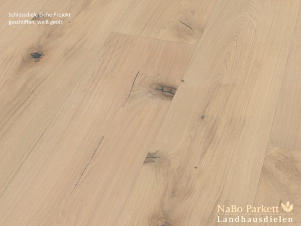 Schlossdiele Eiche Projekt weiß geölt - 3-Schicht Fertigparkett - geschliffen + weiß (15% Pigmentanteil) vorgeölt - NaBo Parkett Landhausdielen