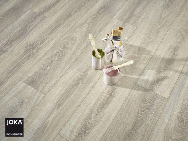 JOKA Laminatboden City - Oak rift grey 4804 - 1-Stab Landhausdiele mit V4 Fase - Ambiente 1