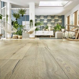 JOKA Laminatboden Skyline - Oak kolonial creme 5633 - 1-Stab Laminatdiele mit V4 Fase - Ambiente