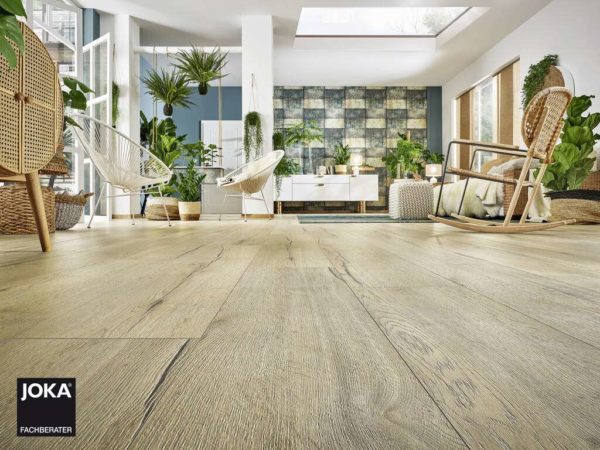 JOKA Laminatboden Skyline - Oak kolonial creme 5633 - 1-Stab Laminatdiele mit V4 Fase - Ambiente