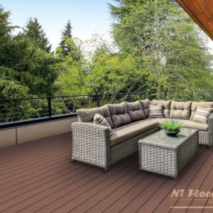 NT Floors WPC Terrassendiele hellbraun massiv - Holzstruktur - Ambiente