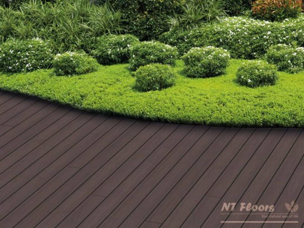 NT Floors WPC Terrassendiele Thermoesche massiv - gebürstet - Ambiente