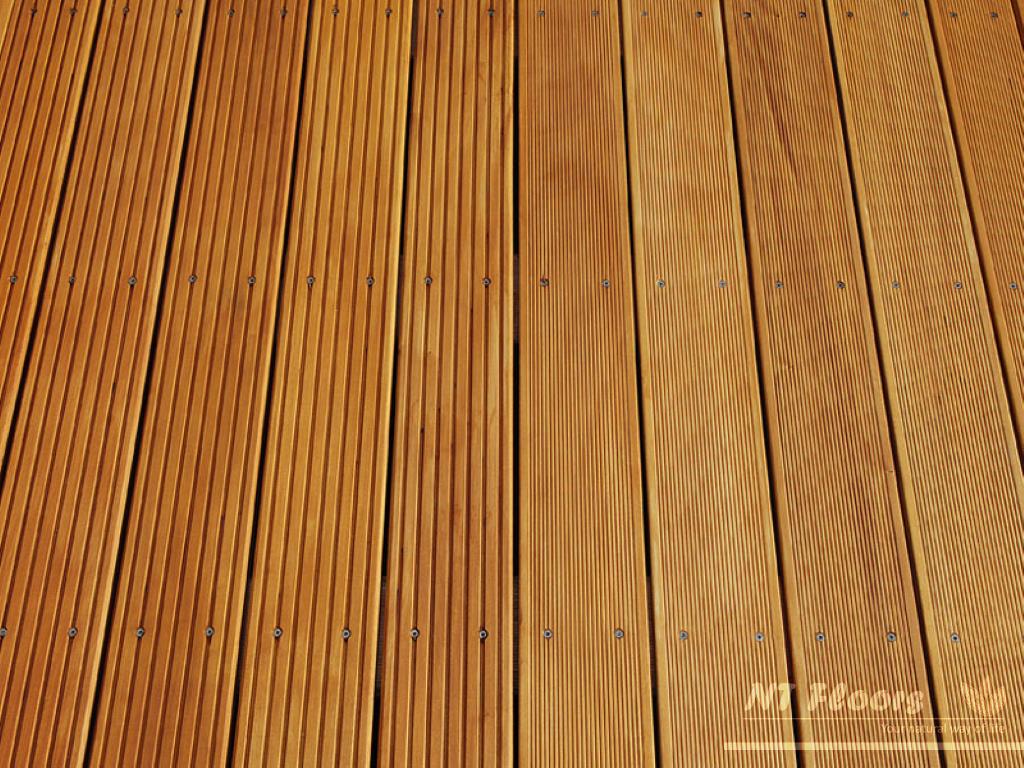 Terrassendielen Holz Garapa MUSTER 25mm x 145mm fein gerillt Oberfläche Premium 