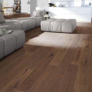 NaBo Parkett 2-Schicht Diele Eiche Dark Maxi XL - Sortierung Projekt - handgehobelt, natur vorgeölt - Ambiente Wohnzimmer