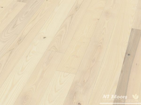 Massivholzdiele Esche Natur weiß - geschliffen / gebürstet, weiß vorgeölt - NT Floors Leipzig