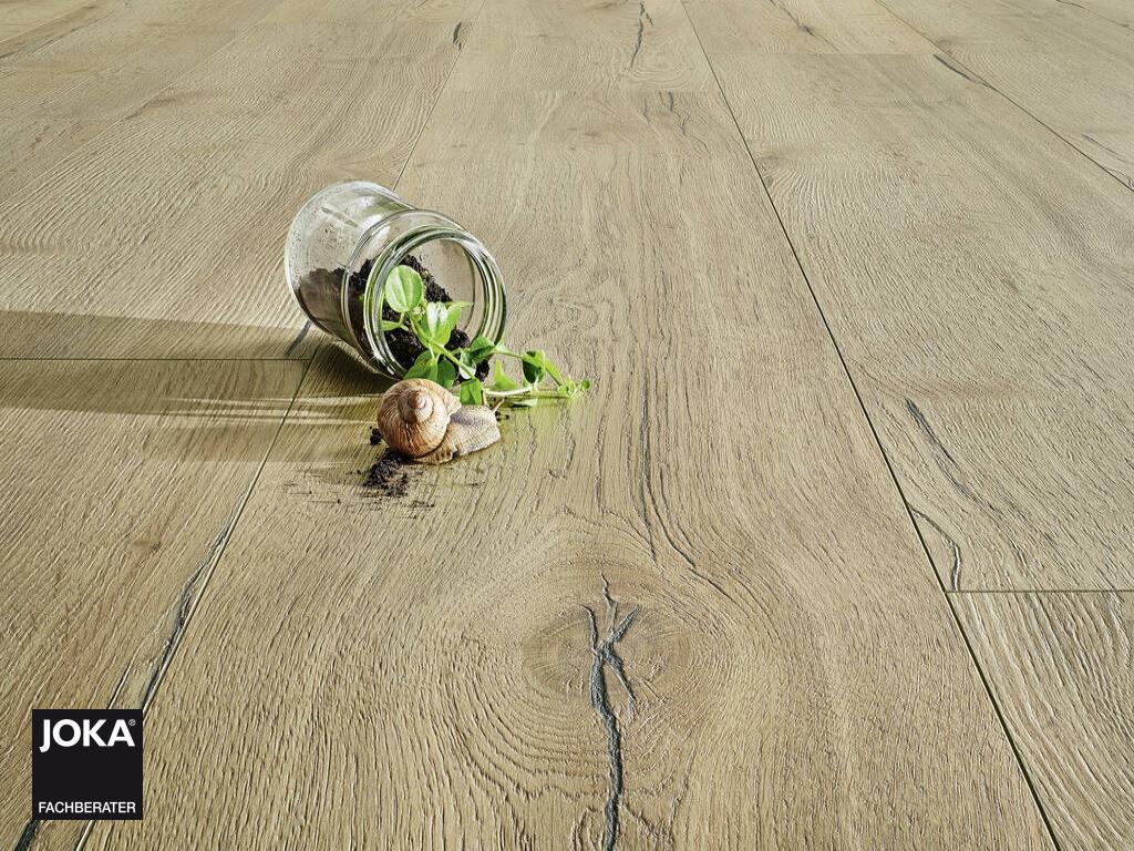 JOKA Laminatboden Skyline - Oak kolonial creme 5633 - 1-Stab Laminatdiele mit V4 Fase - Ambiente