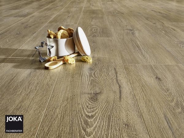 JOKA Laminatboden Skyline - Oak palebrown 5518 - 1-Stab Laminatdiele mit V4 Fase - Ambiente