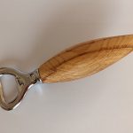 Flaschenöffner Esche ZYLIKRON - von Hand gedrechselt - geschliffen + geölt - Fründ Massivholzdesign