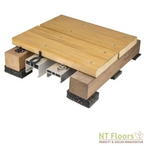 Terrasse im Aufbau - Holz und Aluminium Unterkonstruktion sowie Terrassendielen und Zubehör