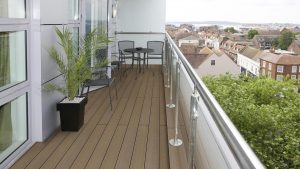 WPC Terrassendiele mandelbraun massiv - SOLID mandelbraun fein gerillt (Sichtseite) - NT Floors Leipzig